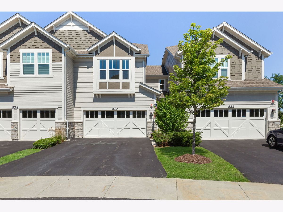 Condos & Townhomes For Sale Brentwood Barrington Illinois, 530 Pershing Court