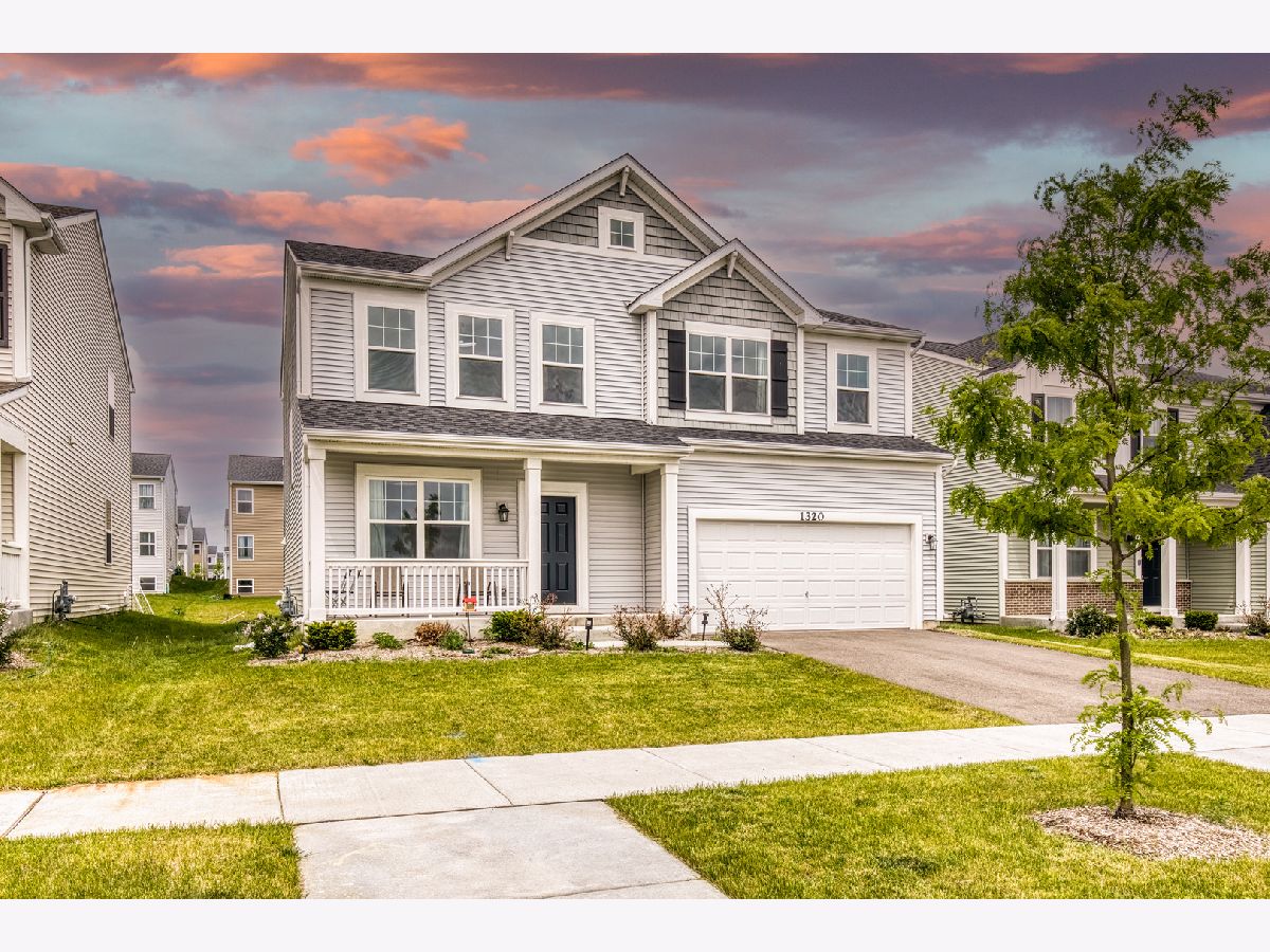  For Sale South Elgin Illinois, 1320 Spencer Lane