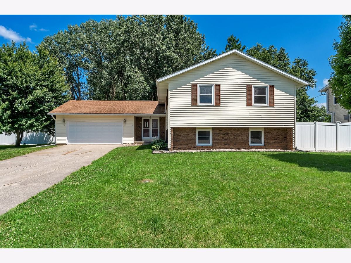  For Sale Geneseo Illinois, 76 Lynwood Avenue