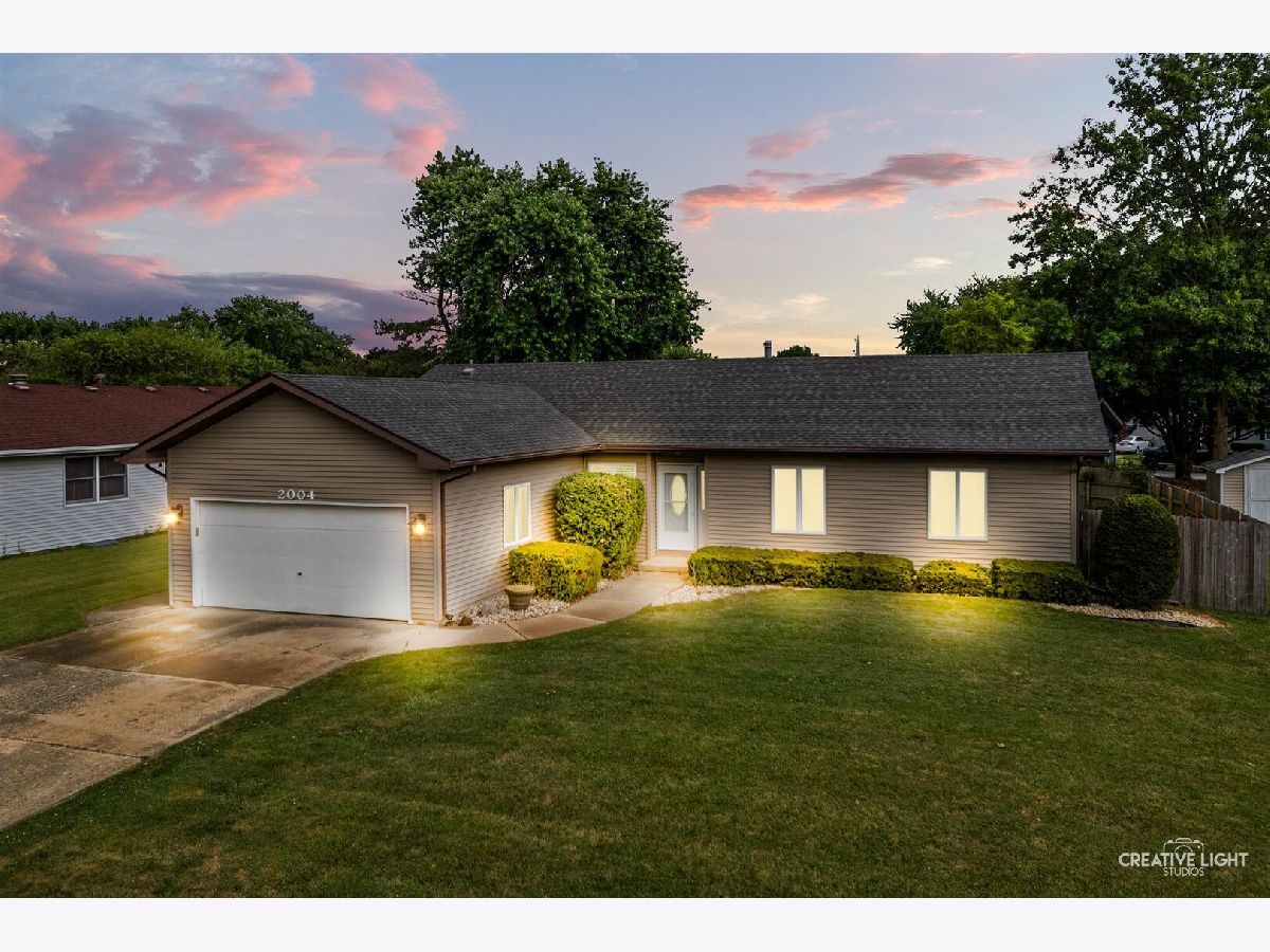  For Sale Plano Illinois, 2004 Hawthorne Court
