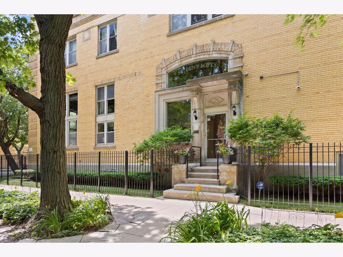 Condominiums & Homes For Sale St Bens Chicago Illinois, 3900 Claremont Avenue