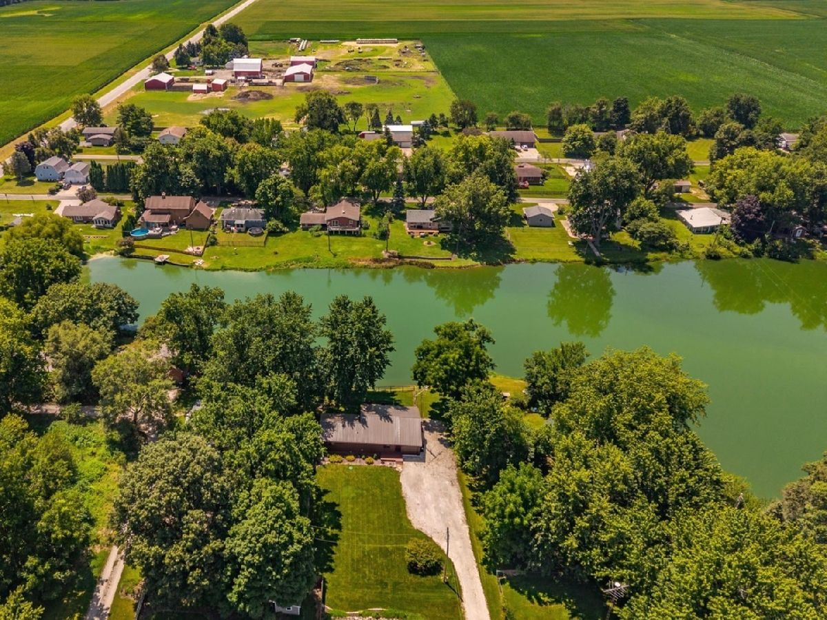  For Sale Hudson Illinois, 24401 Peyton Place