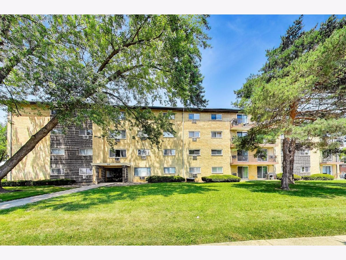 Condominiums For Sale Randwood Towers Mount Prospect Illinois, 919 Boxwood Drive