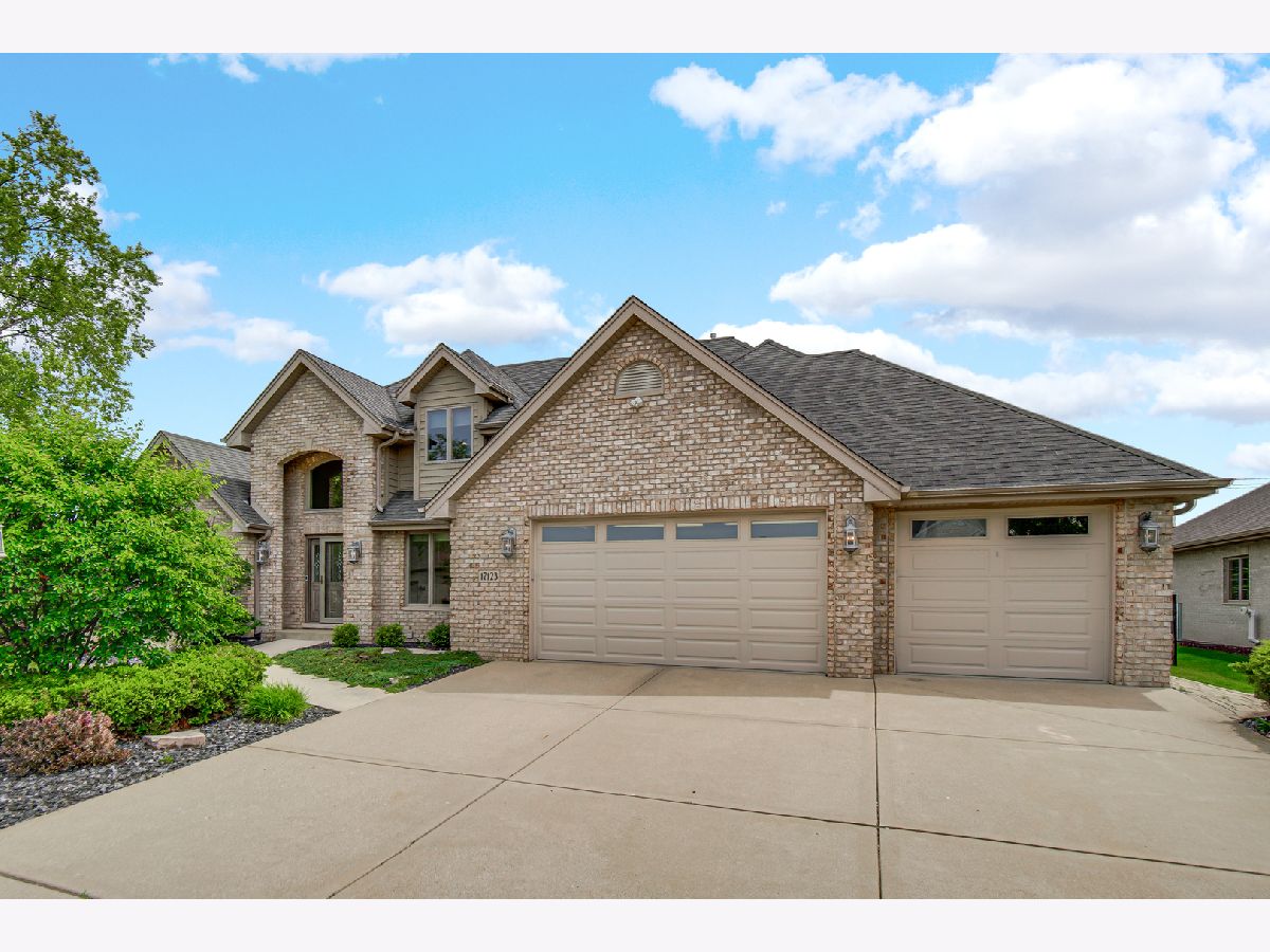 Homes For Sale Deer Point Iii Orland Park Illinois, 17123 Pointe Drive
