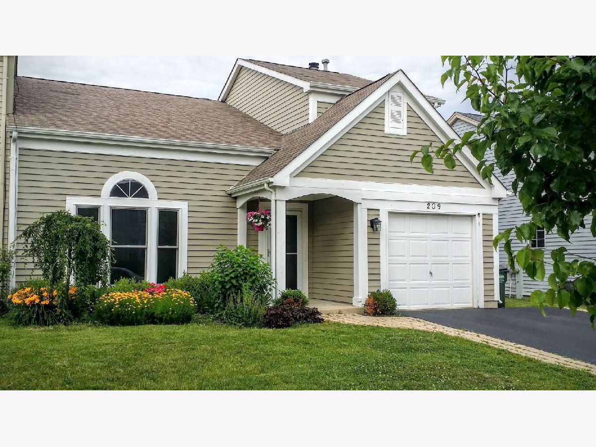 Homes & Townhomes For Rent Cambridge Country Mundelein Illinois, 209 Wilton