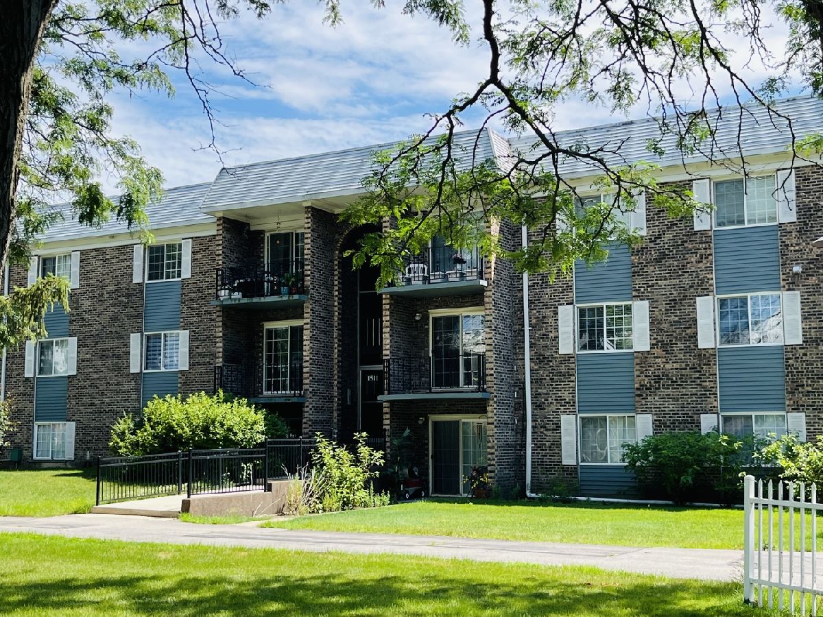 Condominiums For Rent Arlington Glen Arlington Heights Illinois, 1511 Windsor