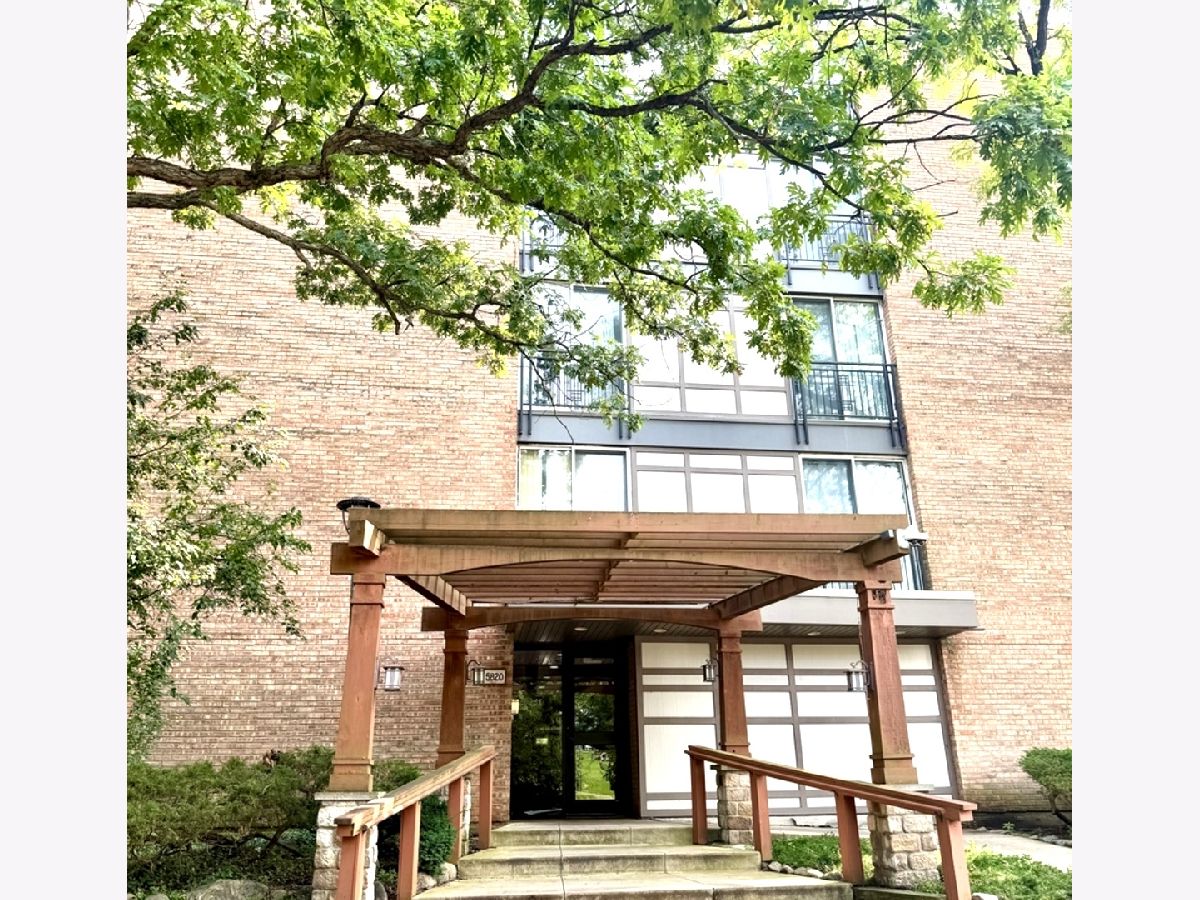 Condos & Townhomes Rented Four Lakes Lisle Illinois, 5820 Oakwood