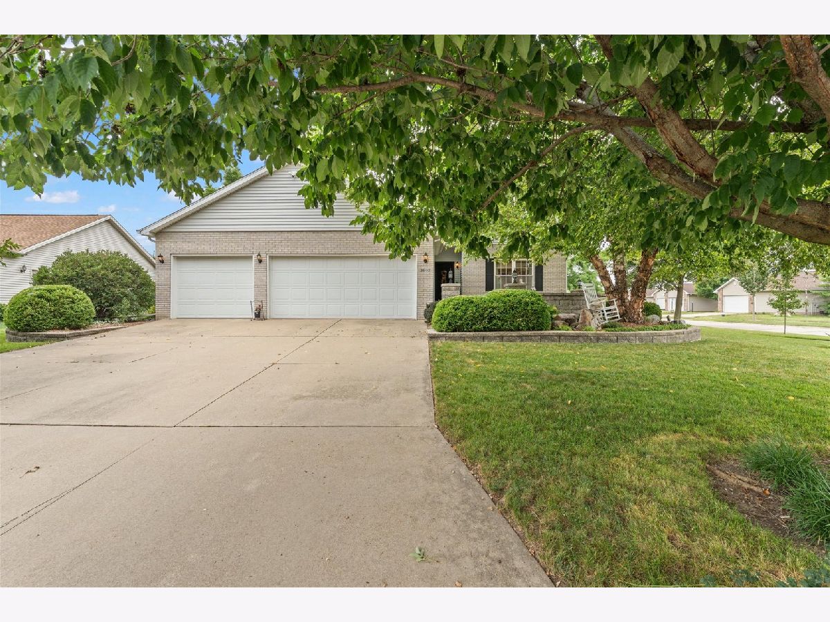 Condominiums & Homes For Sale Turnberry Ridge Champaign Illinois, 3802 Crail Road