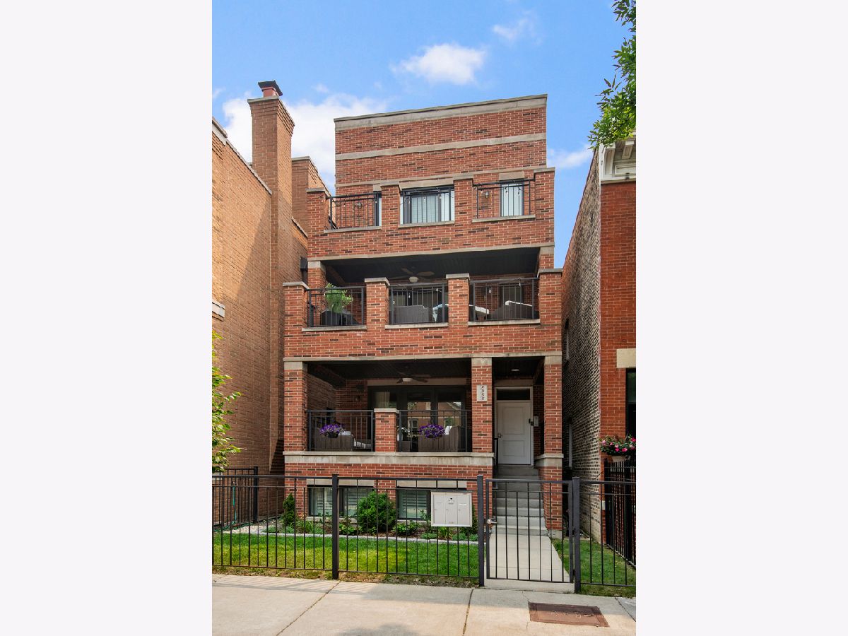  For Sale Chicago Illinois, 2333 Southport Avenue