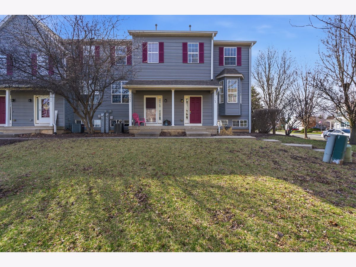Townhomes & Homes For Sale Fox Hill Yorkville Illinois, 1363 Chestnut Lane