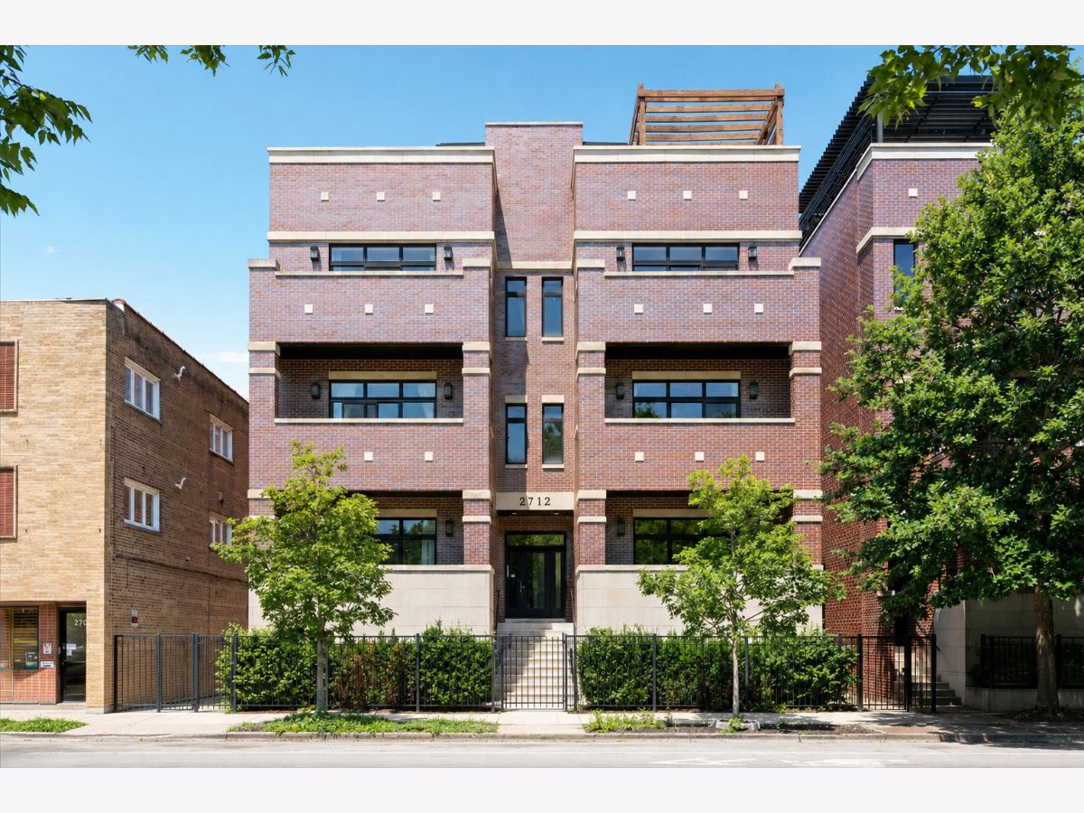  For Sale Chicago Illinois, 2712 Montrose Avenue