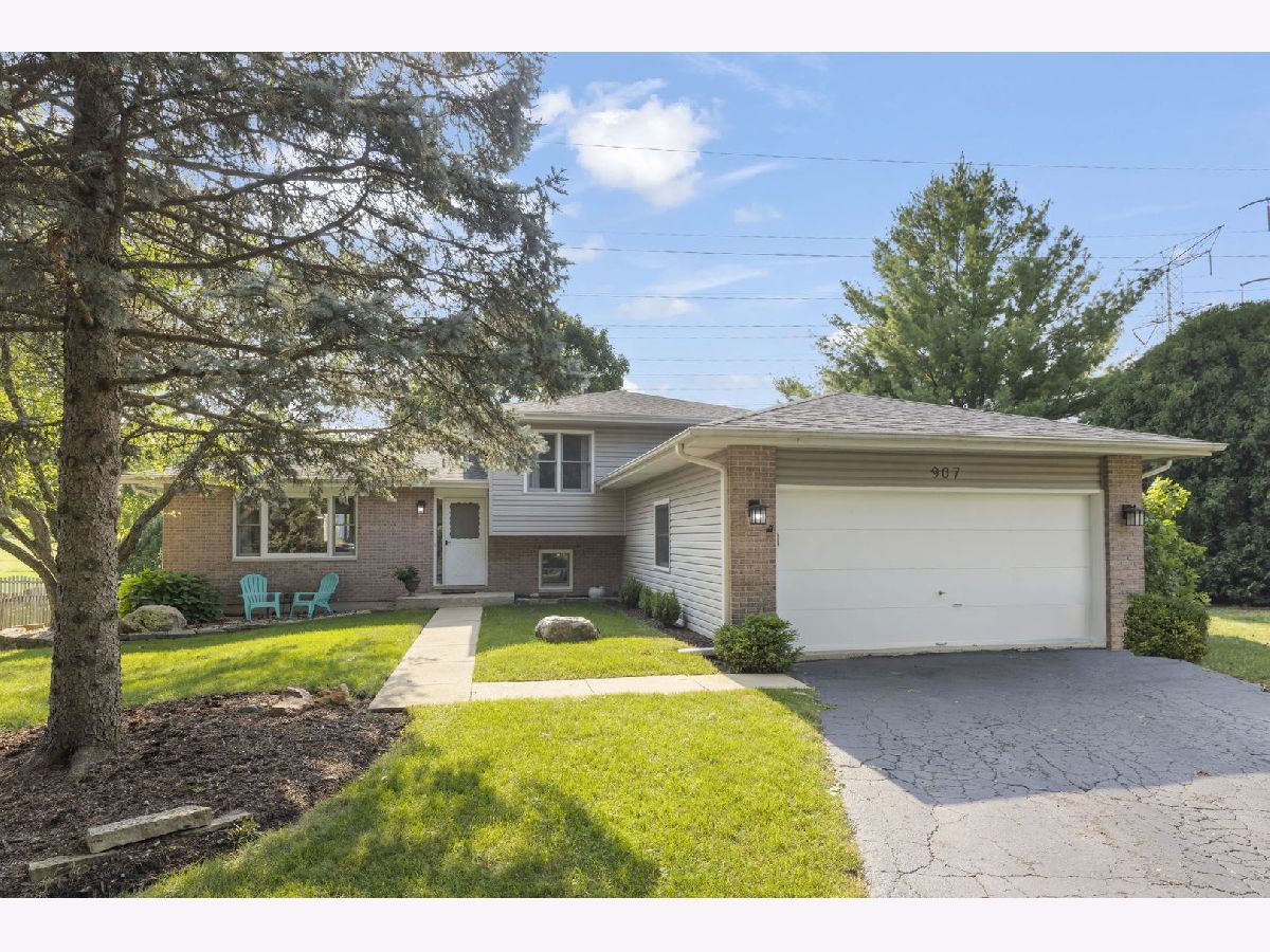  For Sale Bolingbrook Illinois, 907 Wescott Road