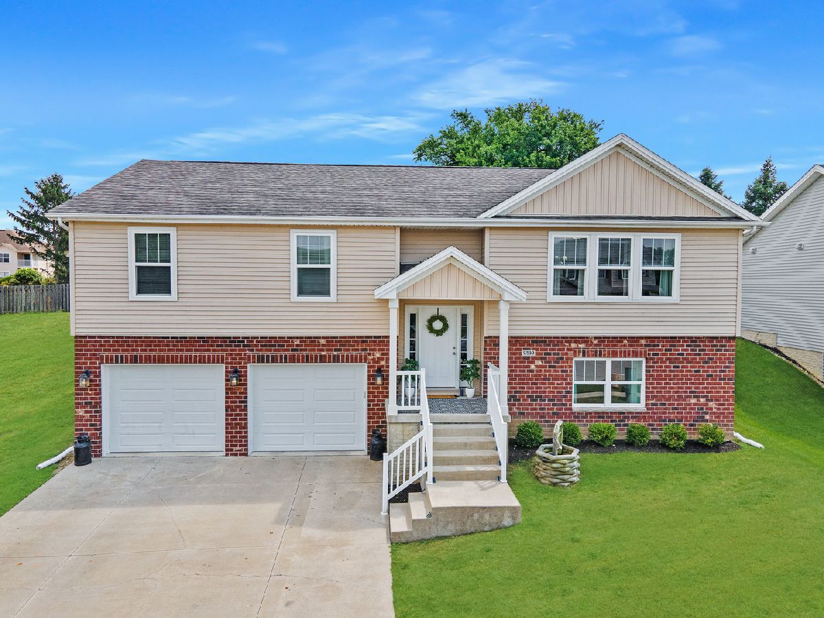 Homes & Condos & Townhomes Sold Fox Hollow Bloomington Illinois, 2510 Grey Fox