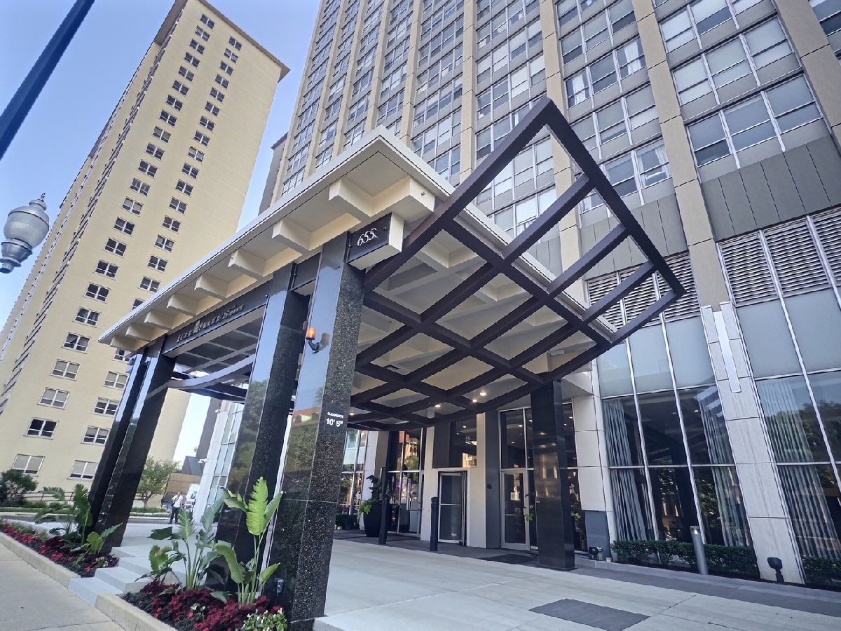 Condominiums For Sale Park Place Tower Chicago Illinois, 655 Irving Park Road