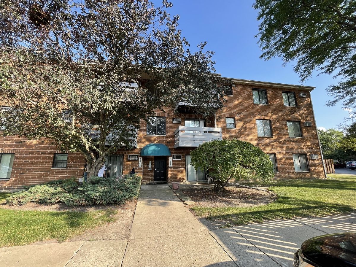 Condominiums For Rent Beacon Cove Palatine Illinois, 1343 Winslowe