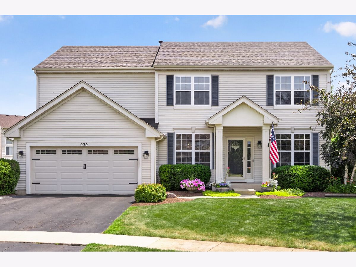 Townhomes & Condos & Homes Sold Cambridge Lakes Pingree Grove Illinois, 929 Oxford