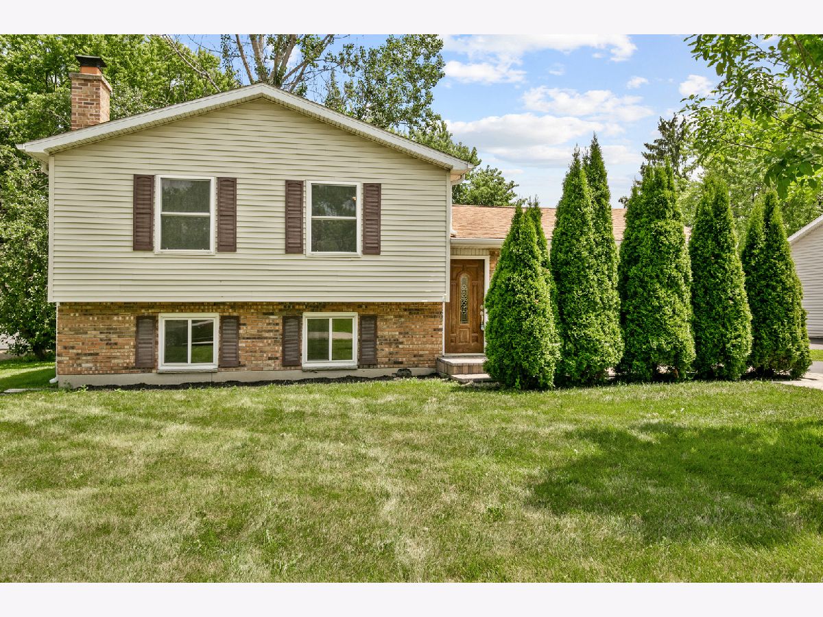  For Sale Lindenhurst Illinois, 219 Countryside Lane