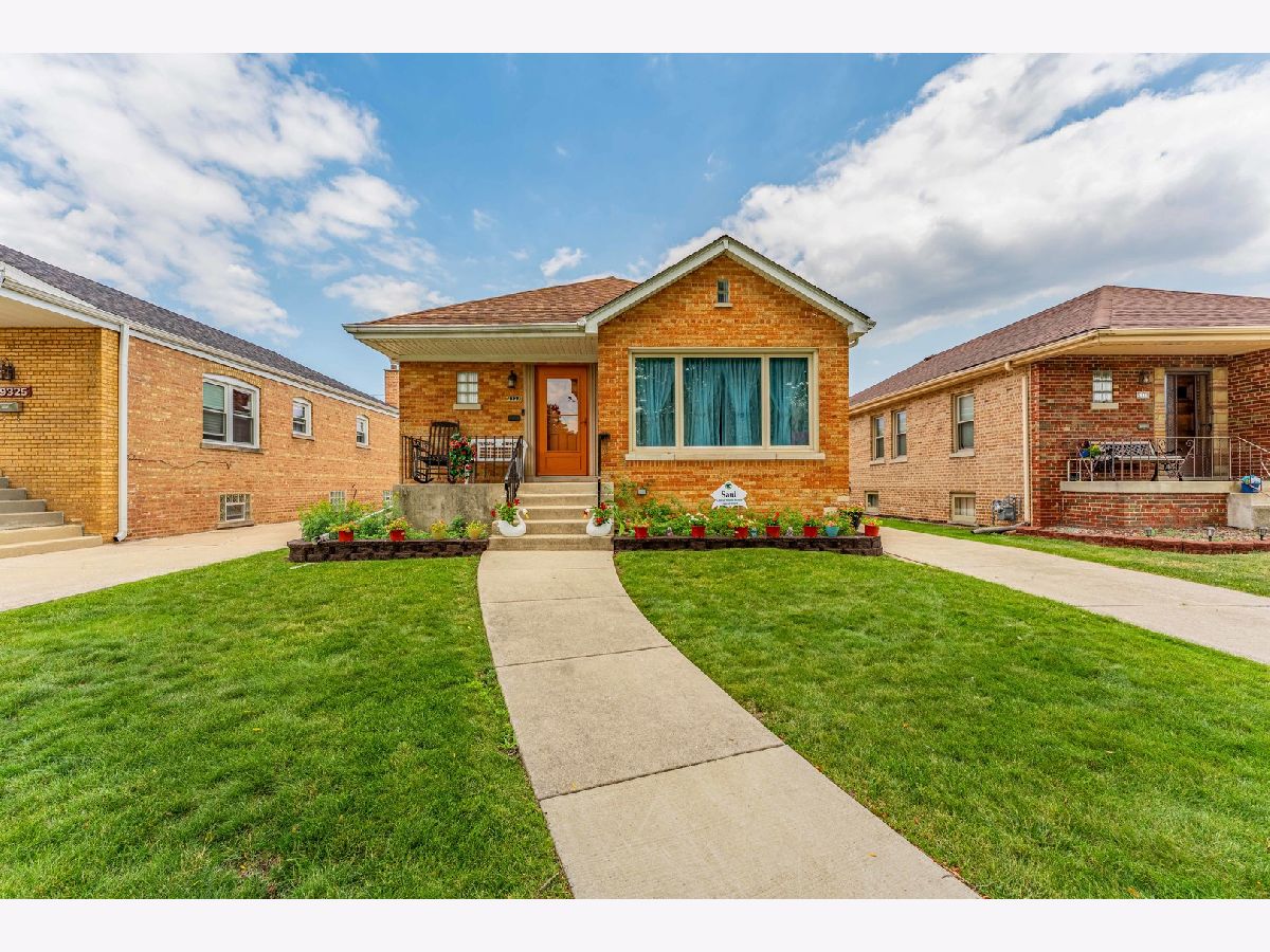  For Sale Evergreen Park Illinois, 9327 Avers Avenue