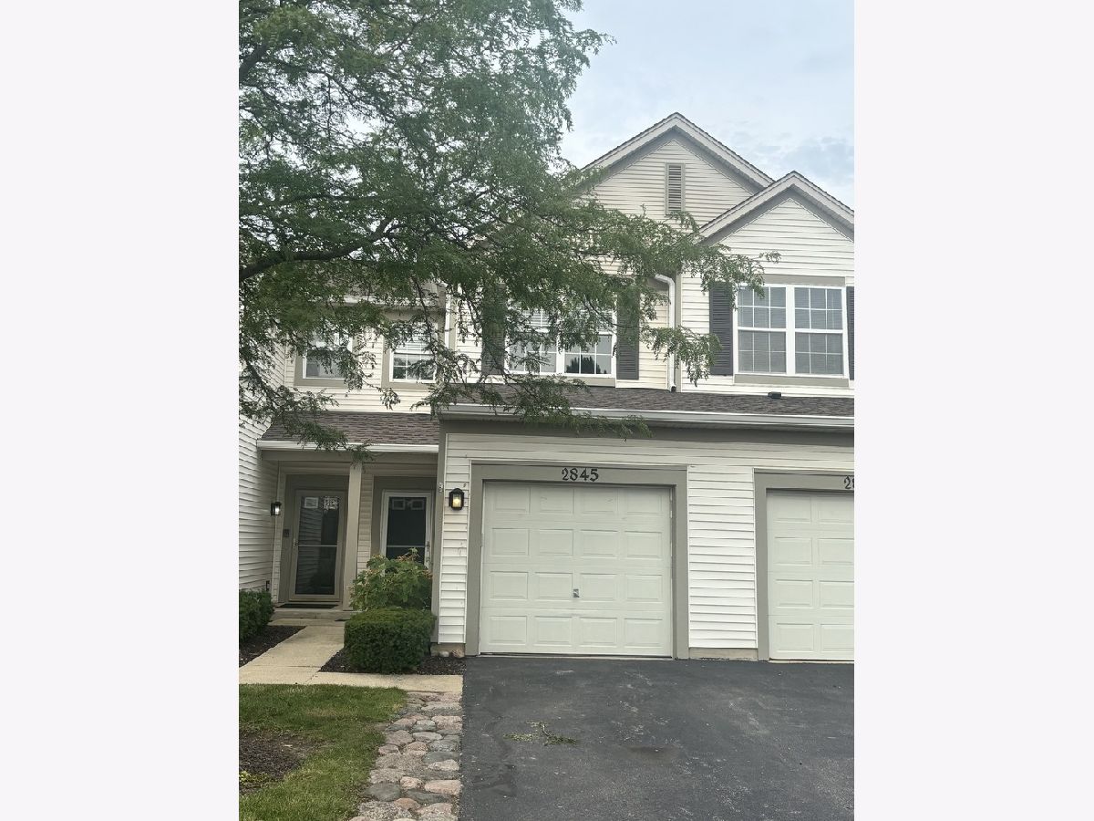  For Rent Lindenhurst Illinois, 2845 Falling Waters