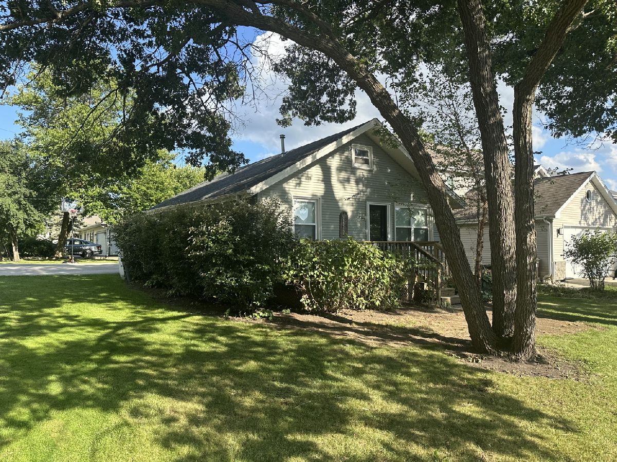  Rented Wauconda Illinois, 812 Ridge
