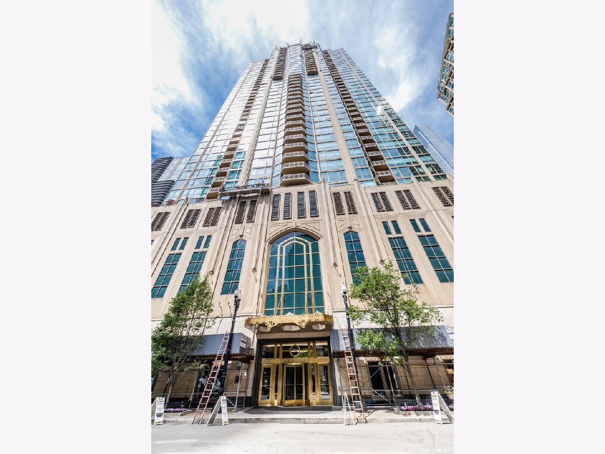 Condominiums For Rent The Pinnacle Chicago Illinois, 21 Huron