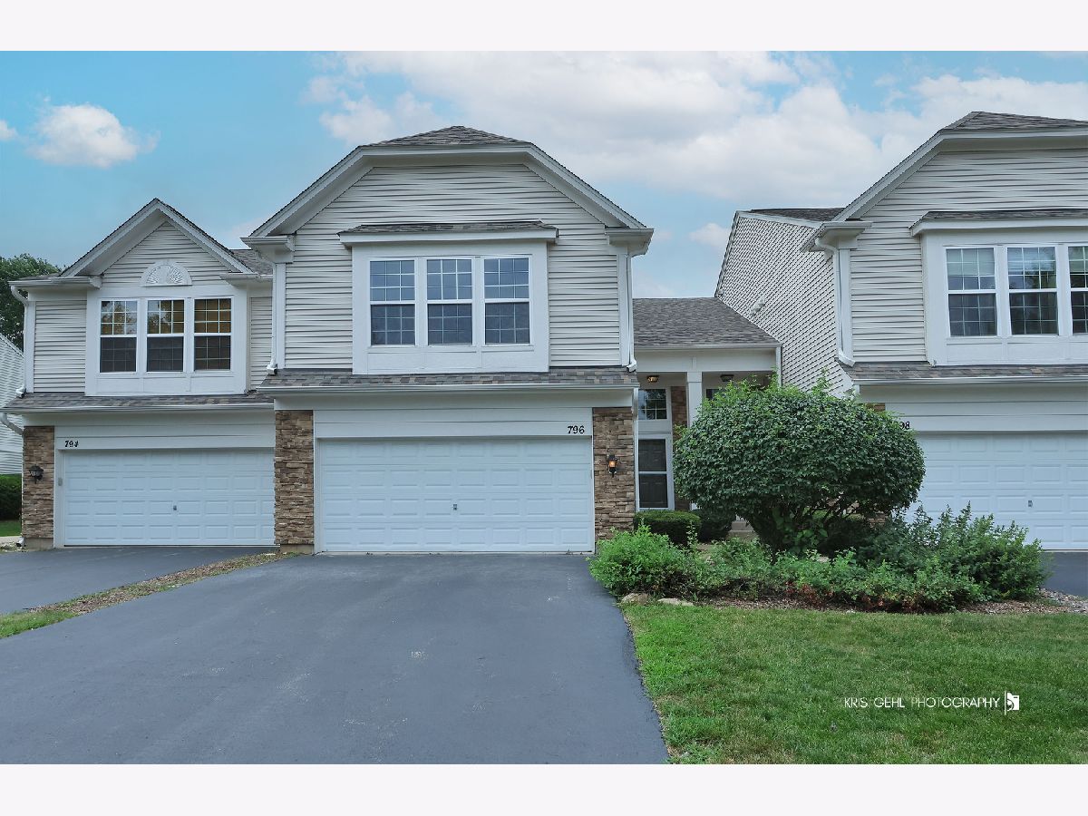  For Sale Crystal Lake Illinois, 796 Pointe Drive