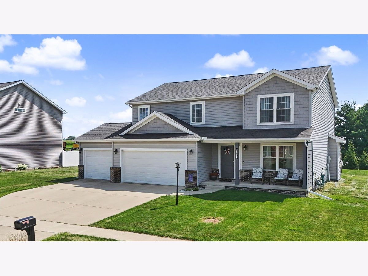  For Sale Gibson City Illinois, 1402 Railside Drive