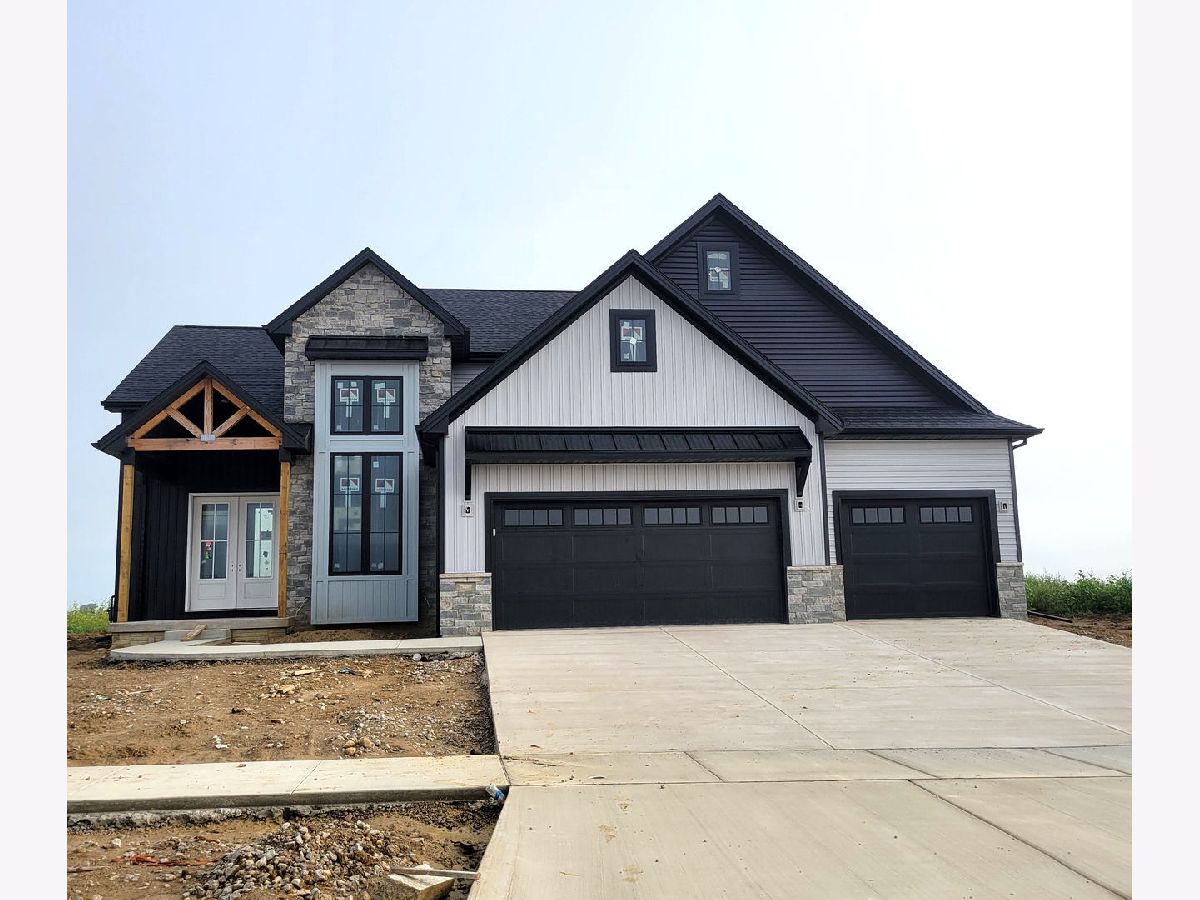 Homes & Condos & Townhomes For Sale Grove On Kickapoo Creek Bloomington Illinois, 5108 Castlebar Drive