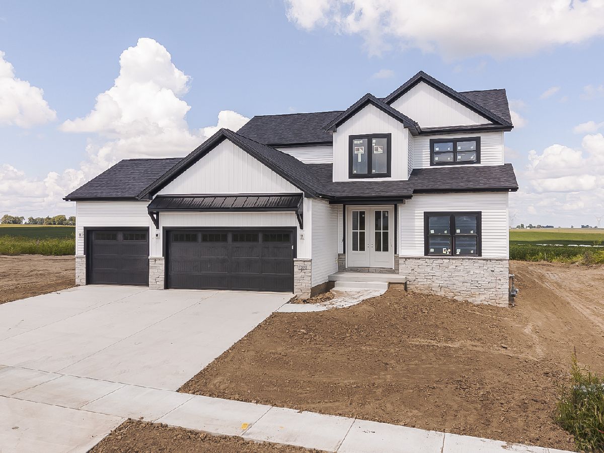 Homes & Condos & Townhomes For Sale Grove On Kickapoo Creek Bloomington Illinois, 5206 Belvedere Drive