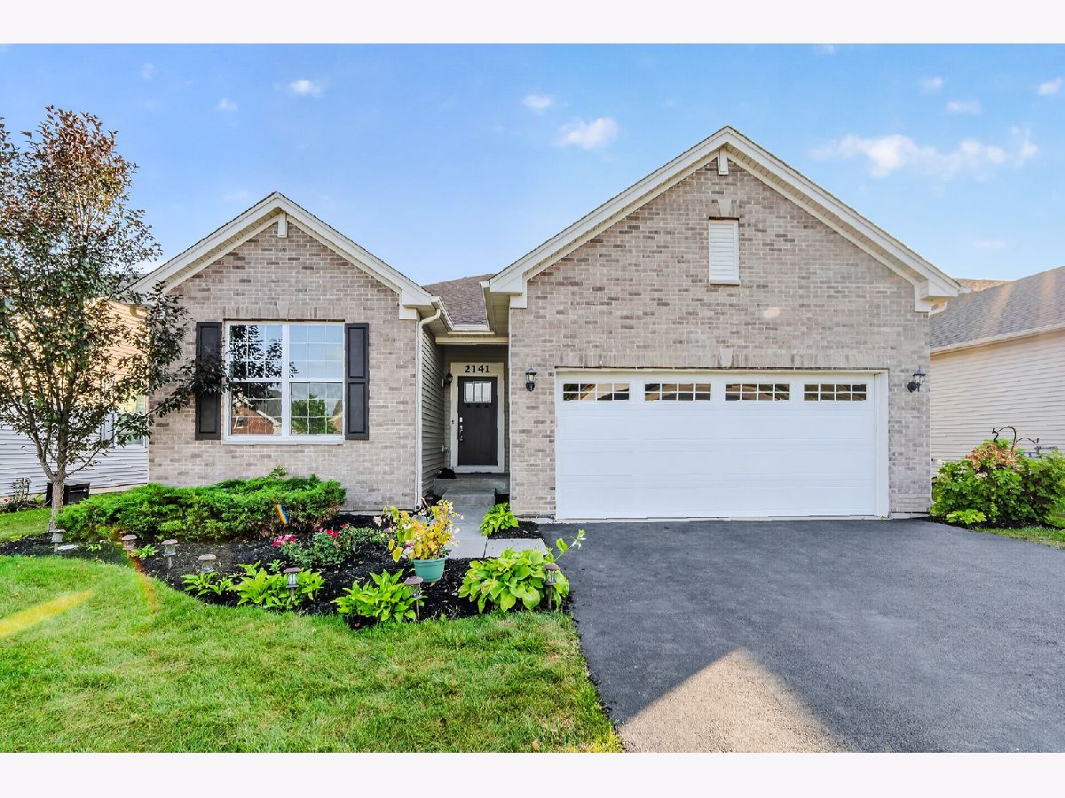 Homes & Condos & Townhomes For Sale Andare At Glenloch Algonquin Illinois, 2141 Magenta Lane