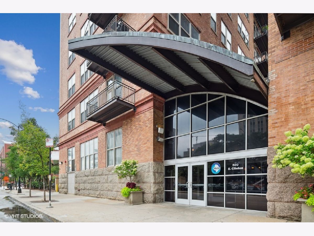 Condominiums For Rent Clinton Complex Chicago Illinois, 500 Clinton