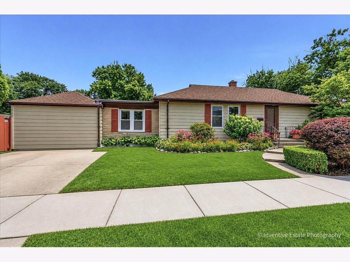  For Sale Clarendon Hills Illinois, 143 Woodstock Avenue