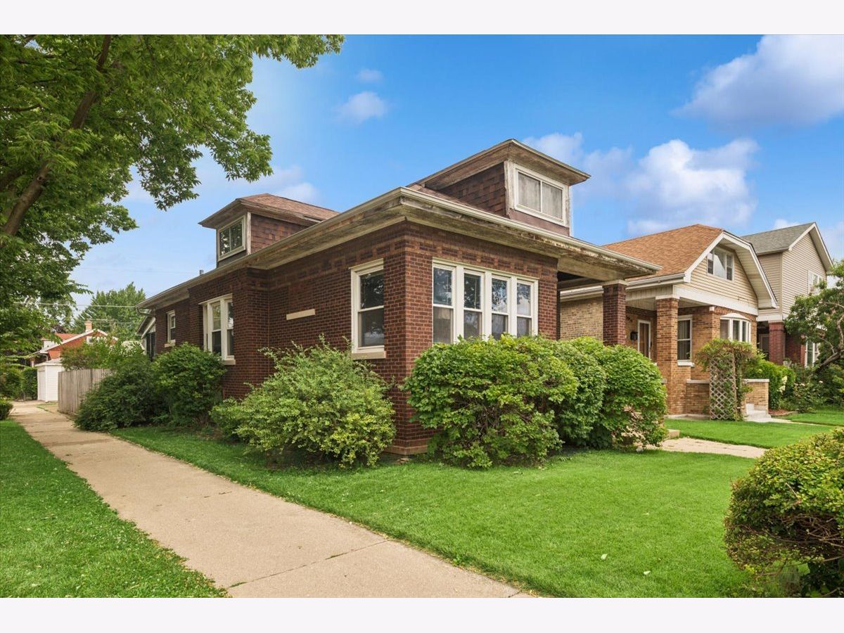  For Sale Chicago Illinois, 5058 Barry Avenue