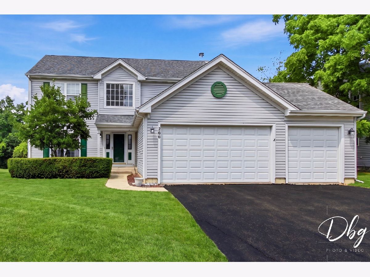 For Sale Round Lake Illinois, 566 Wildspring Road