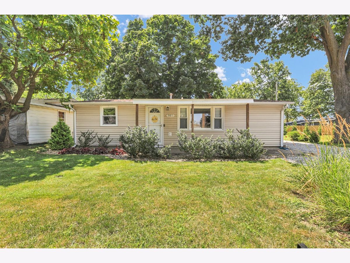  For Sale Tuscola Illinois, 901 Fairview Drive