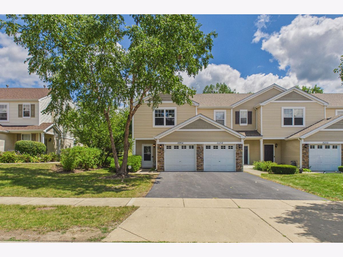  For Sale Carpentersville Illinois, 2254 Flagstone Lane