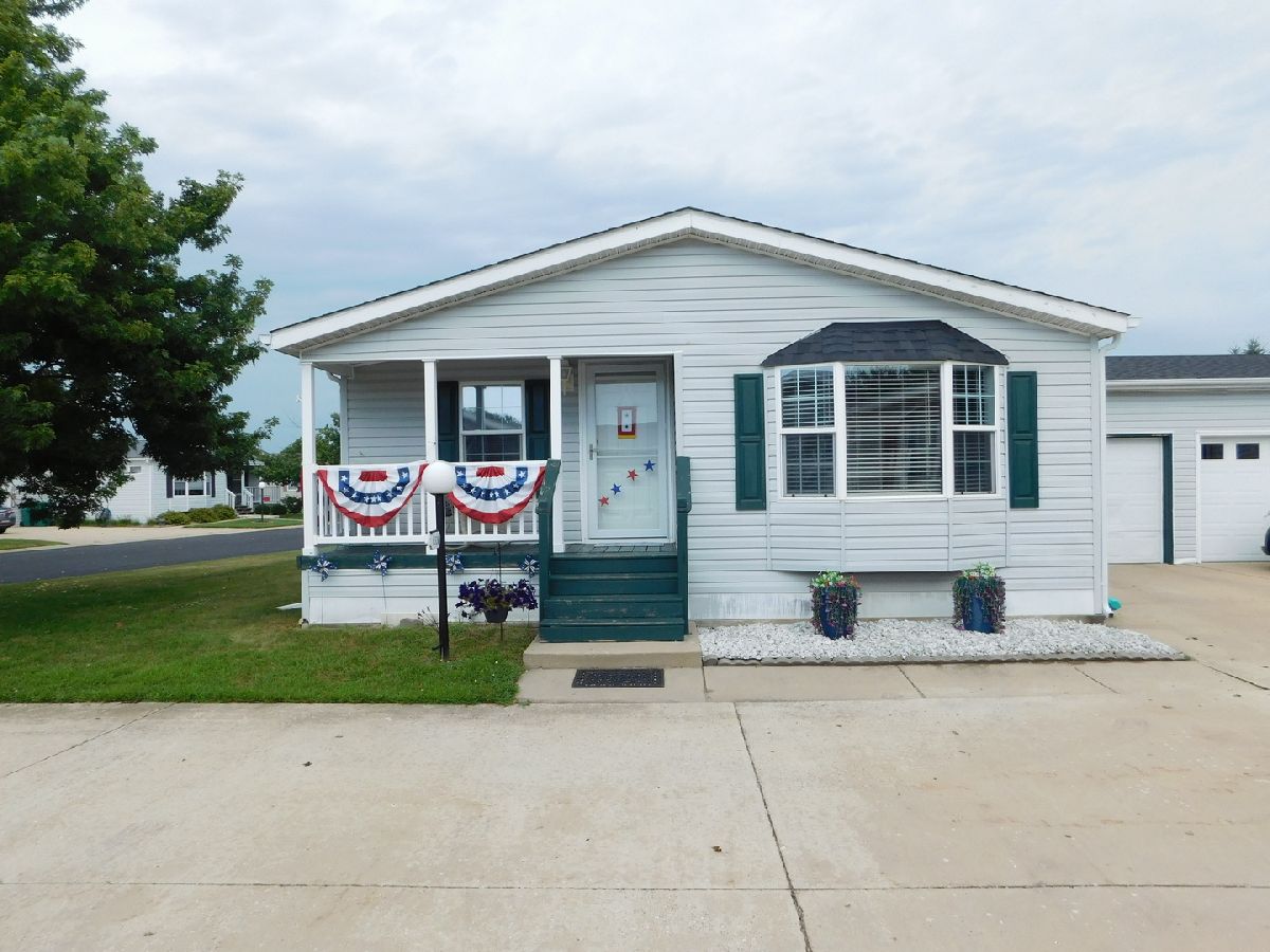  For Sale Sandwich Illinois, 653A Bluebird Circle