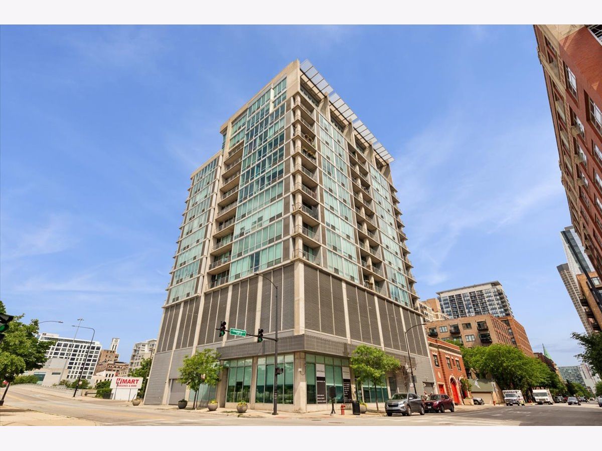  For Sale Chicago Illinois, 700 Van Buren Street