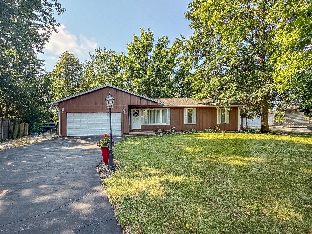  For Sale Mahomet Illinois, 1709 South Shore Drive
