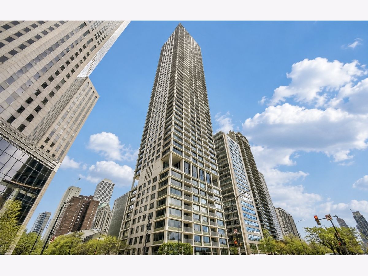 Condominiums For Sale Lake Shore Plaza Chicago Illinois, 1000 Lake Shore Plaza
