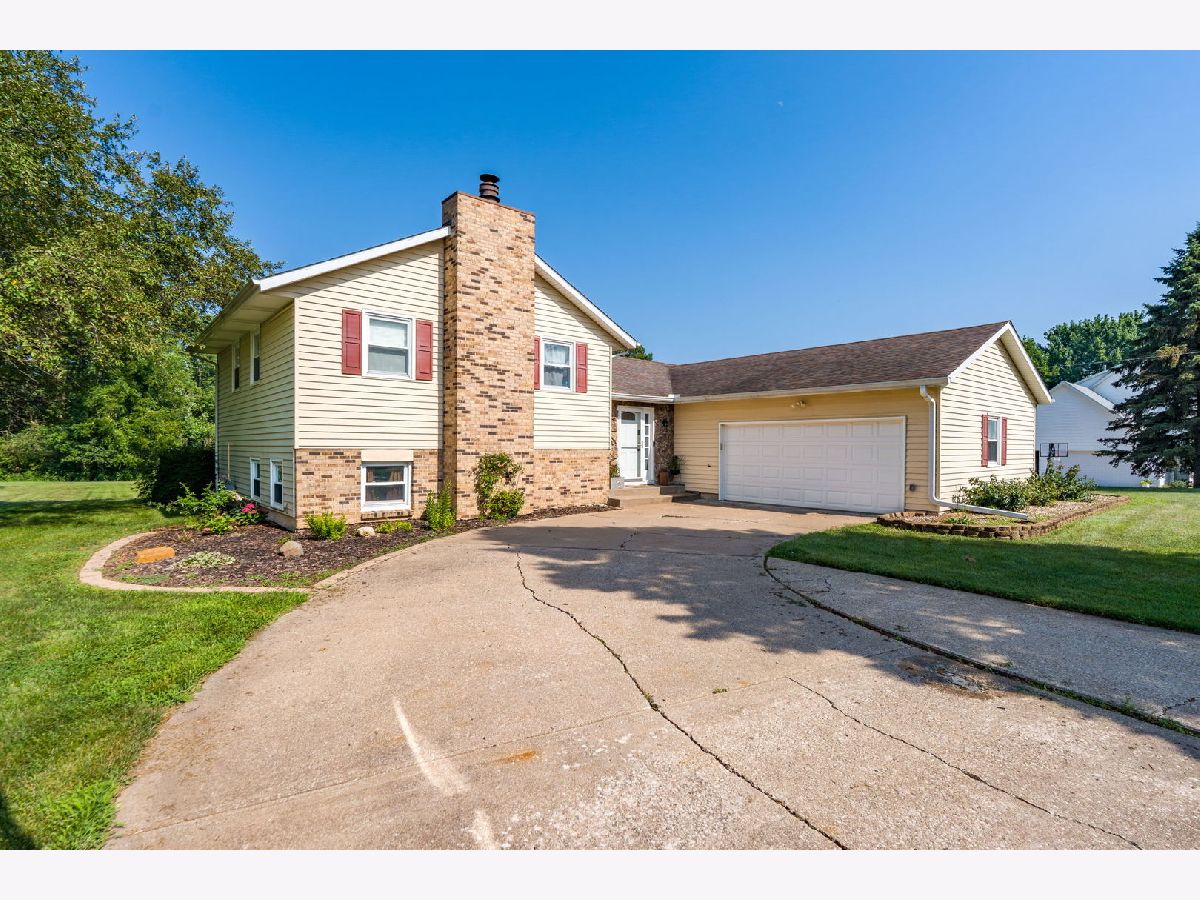  For Sale Geneseo Illinois, 25 Woodcrest Drive