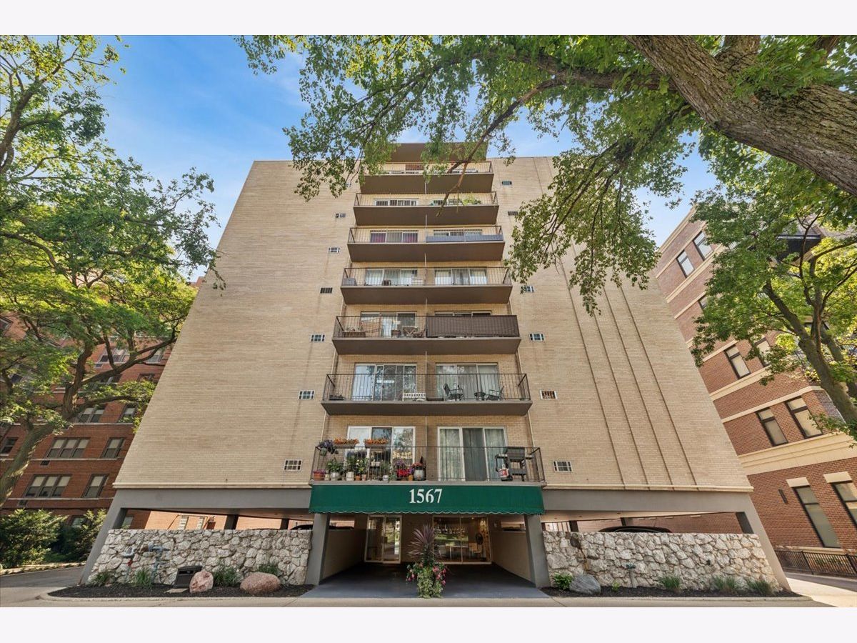 Condominiums For Sale Ridgeview Tower Evanston Illinois, 1567 Ridge Avenue