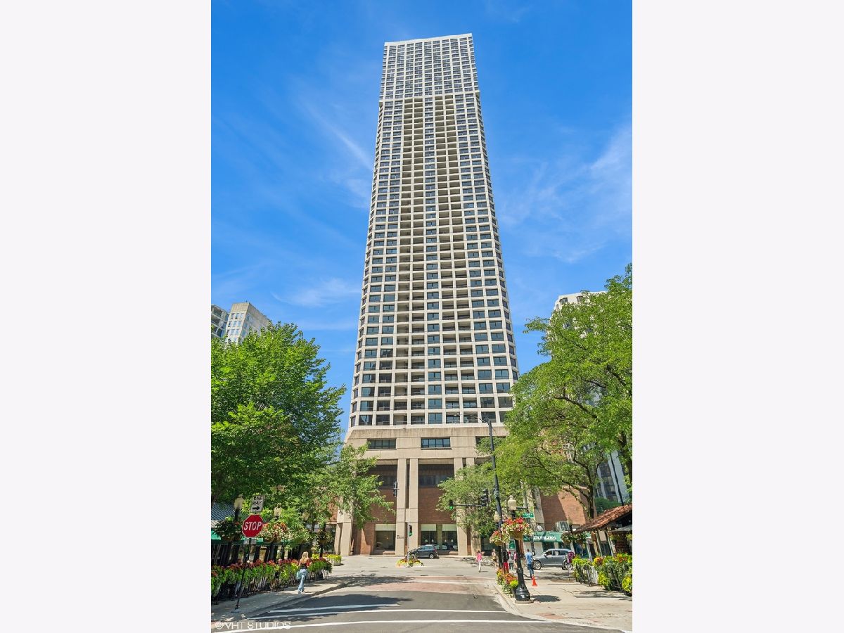 Condos & Townhomes For Rent Newberry Plaza Chicago Illinois, 1030 State
