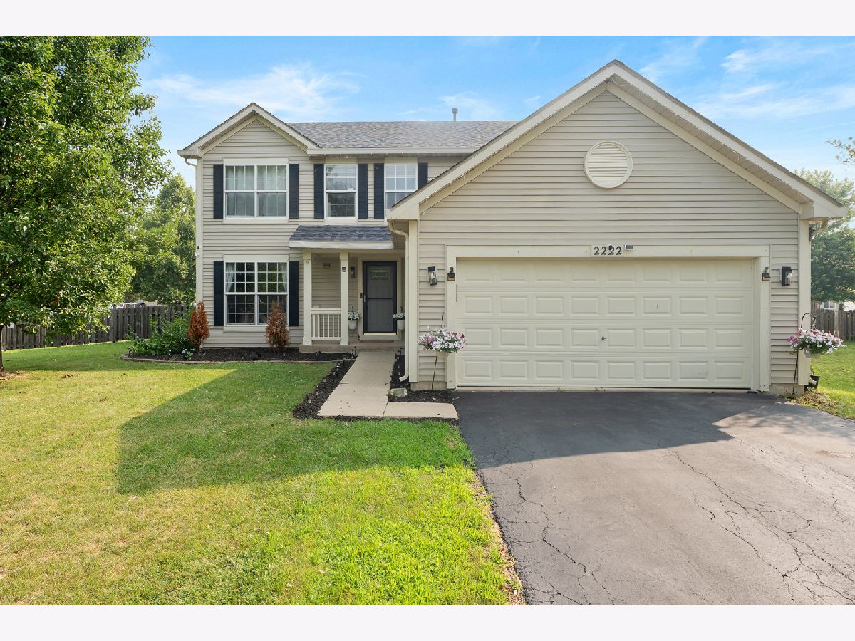 Townhomes & Homes For Sale Lakewood Creek Montgomery Illinois, 2222 Lynn Court