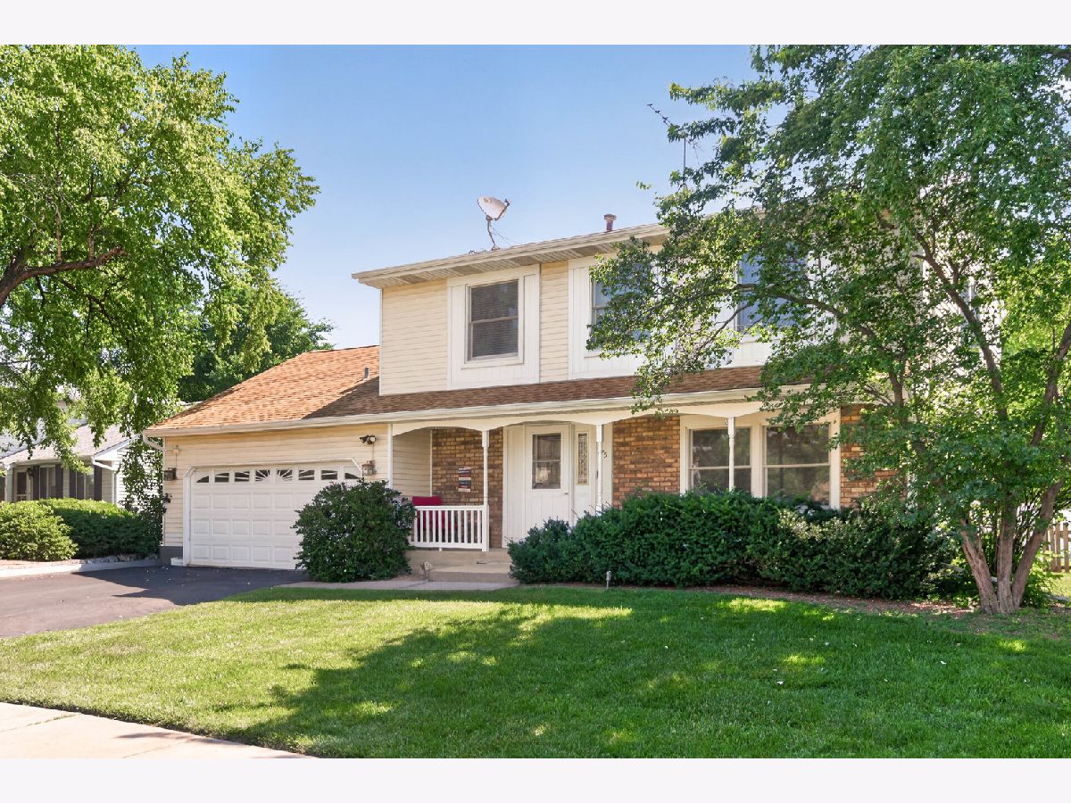  For Sale Roselle Illinois, 975 Pine Avenue