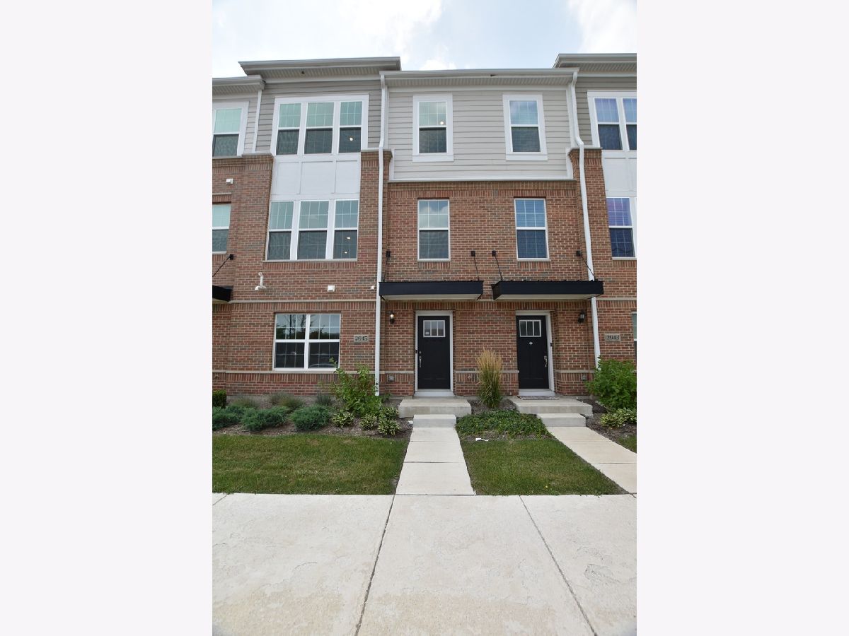 Condos & Townhomes Rented Naperville Crossings Naperville Illinois, 2945 Showplace