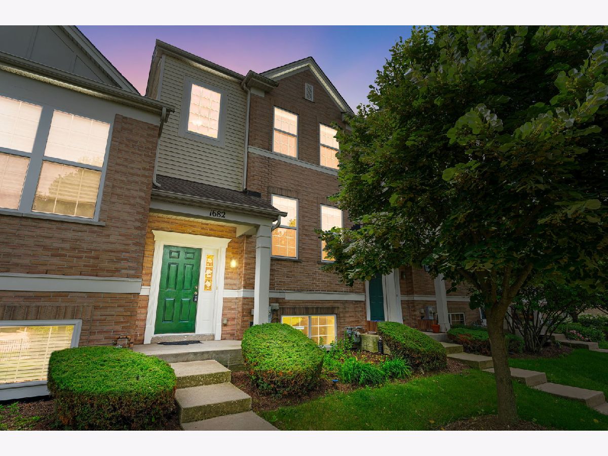  For Sale Hanover Park Illinois, 1682 Dogwood Lane