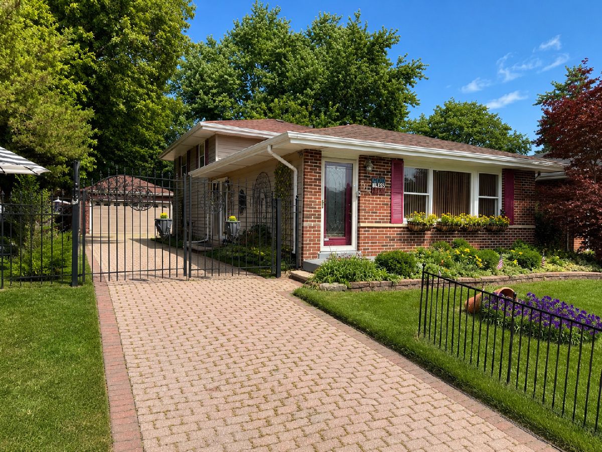 Homes For Sale Fair Meadows Palatine Illinois, 2176 Westmoreland Drive