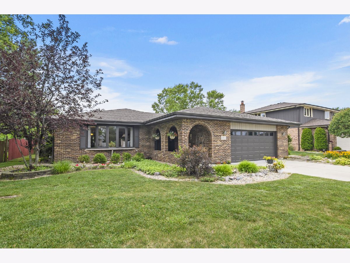 Homes & Condos & Townhomes For Sale Timbers Edge Tinley Park Illinois, 8955 Linden Drive