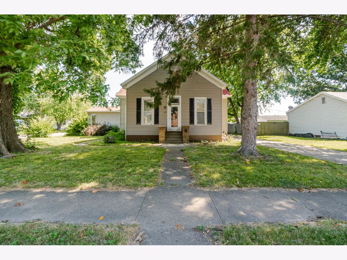  For Sale Lincoln Illinois, 105 7th Street